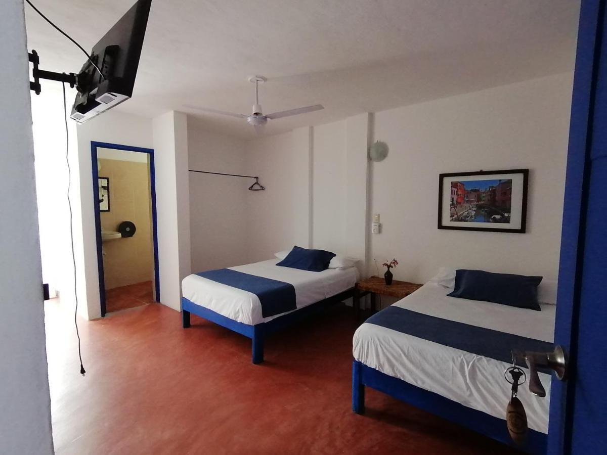 Hotel & Hostal Mayflower Пуерто-Ескондідо Екстер'єр фото
